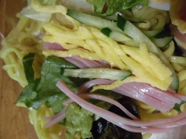 デイリーカナートのミニ寿司セットと冷やし中華_c0118393_17311146.jpg