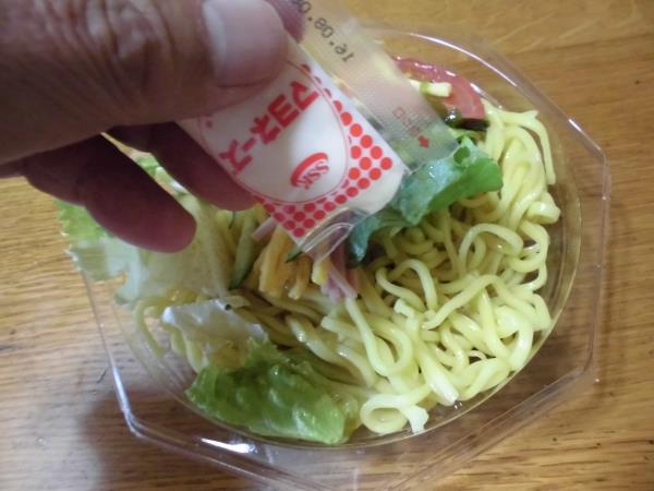 デイリーカナートのミニ寿司セットと冷やし中華_c0118393_1734151.jpg