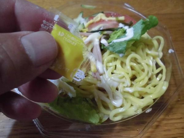 デイリーカナートのミニ寿司セットと冷やし中華_c0118393_17351620.jpg