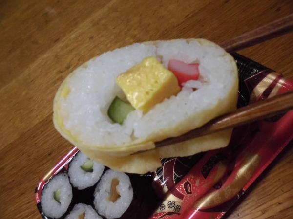 デイリーカナートのミニ寿司セットと冷やし中華_c0118393_17494034.jpg