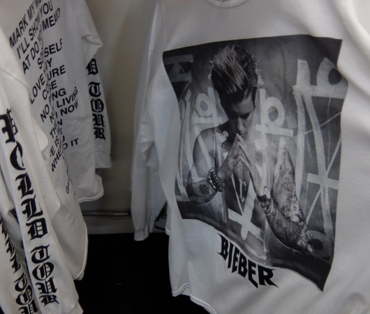 Justin BieberさんのNYC Pop-Up Shop店内風景_b0007805_7573159.jpg