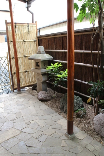 中古住宅 風情を壊さない外構工事_e0343145_20421413.jpg