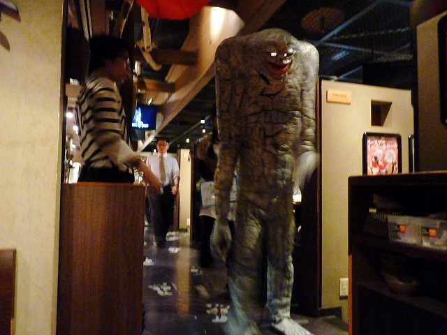 怪獣酒場 ジャミラ登場_b0166128_8105729.jpg