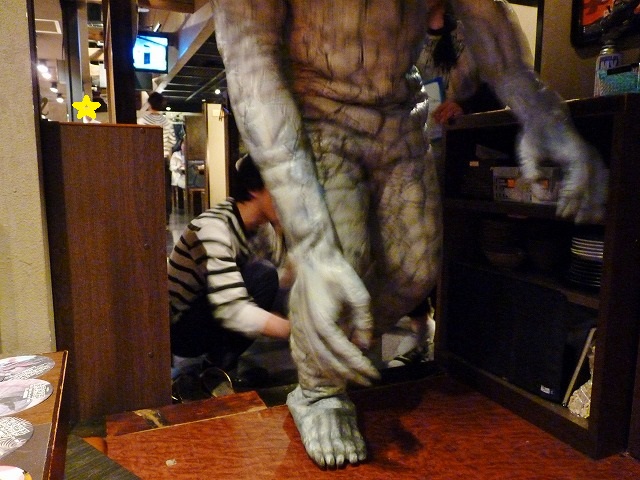 怪獣酒場 ジャミラ登場_b0166128_815504.jpg