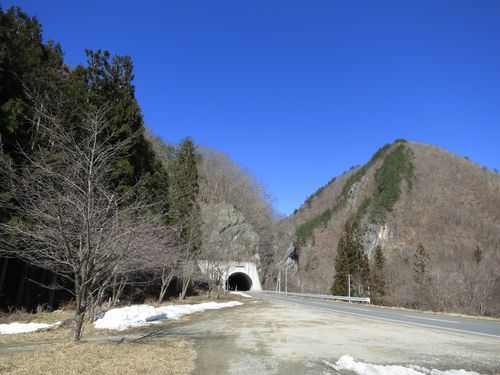 岩泉町の湧水めぐり ~安家石灰岩層の南端の湧水・猿沢湧口~_b0206037_09465904.jpg