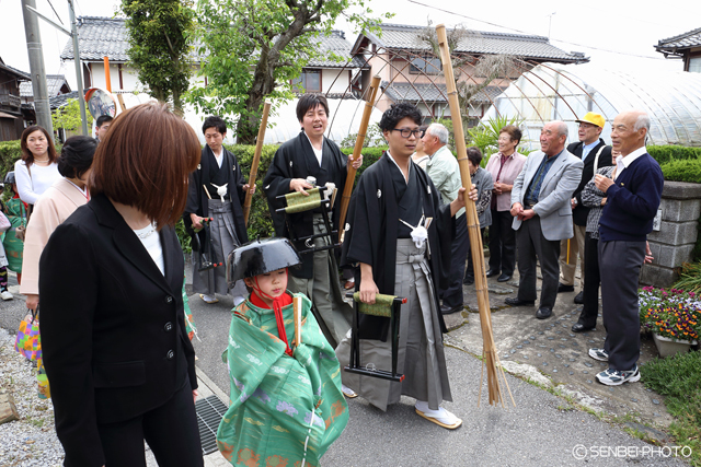 筑摩神社「鍋冠祭」2016①_e0271181_01573678.jpg