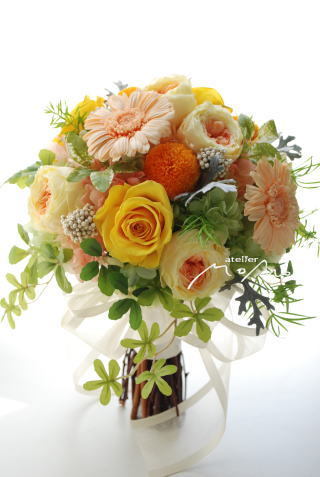 イエロー&オレンジのお花を束ねたブーケ_a0136507_22262286.jpg