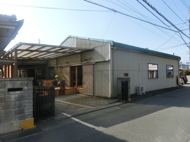 築40年の倉庫を改修したＤＩＹカフェ　　富士市津田の「ランバーヤード」_f0141310_7495387.jpg