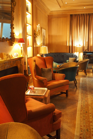 Le Bristol Parisのル・バー・デュ・ブリストルと白猫。_d0063314_20303576.jpg
