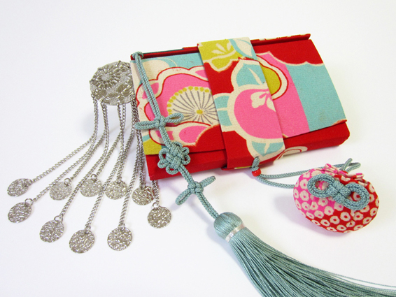 筥迫1号 完成しました！ : 日本刺繍と図案 いち桃