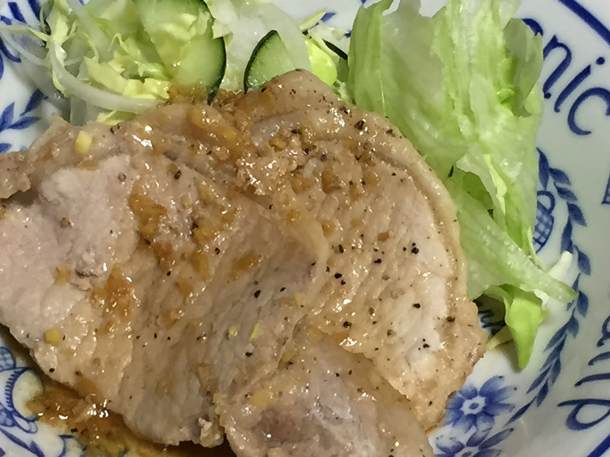 夜・生姜焼き、ワカメと厚揚げの煮物、味噌汁、メロンのデザート_c0357519_00262977.jpg