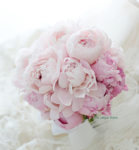 5月のブーケ ピンクの芍薬のブーケ ホテルニューオータニ幕張様へ 一会 ウエディングの花