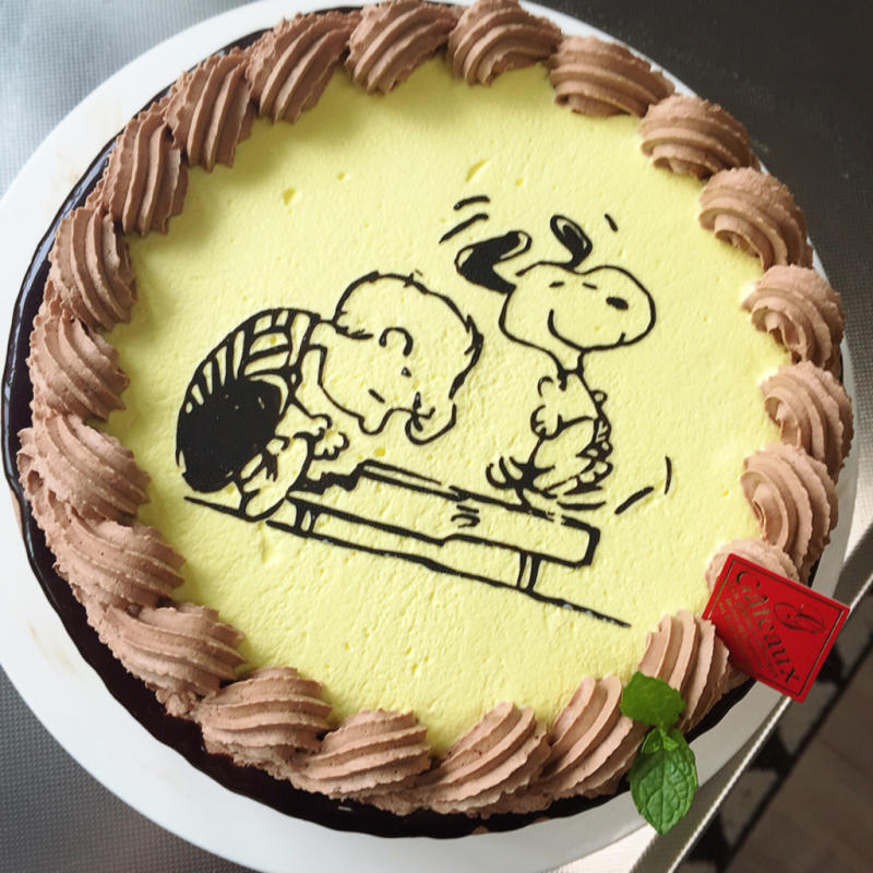 シュローダーとノリノリスヌーピーのケーキ Peanuts Cake 幸せなトカゲ おもにケーキをつくってます
