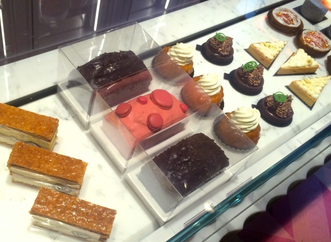 スイーツのセレクトショップ! Fou de Pâtisserie フ・ド・パティスリー _a0231632_00434298.jpg