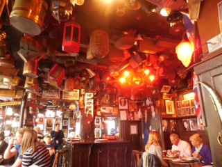 The Churchill Arms!!_a0194964_0304318.jpg