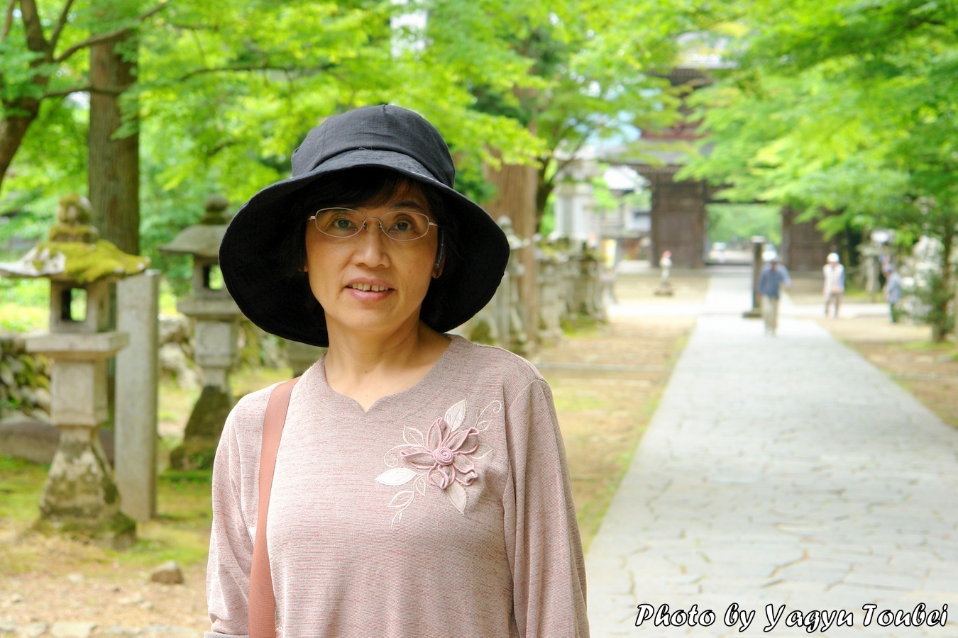 背景は初夏の華厳寺_b0132475_17284773.jpg