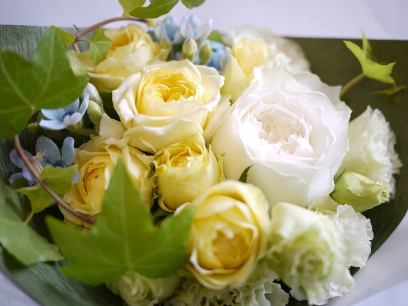 16母の日 黄色 水色 白 グリーン 花束 札幌 花屋 Mell Flowers 16母の日 黄色 水色 白 グリーン 花束 札幌 花屋 Mell Flowers