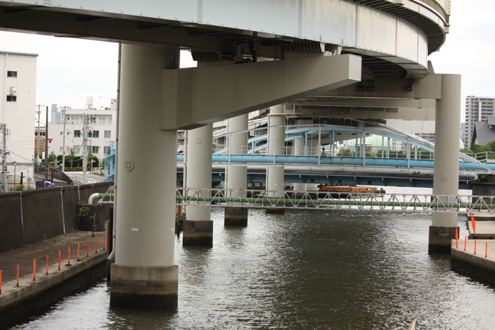 小さな駅と昭和の光景。。_a0214329_9393226.jpg