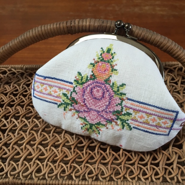 古い刺繍のテーブルクロスで…_c0188829_11231640.jpeg