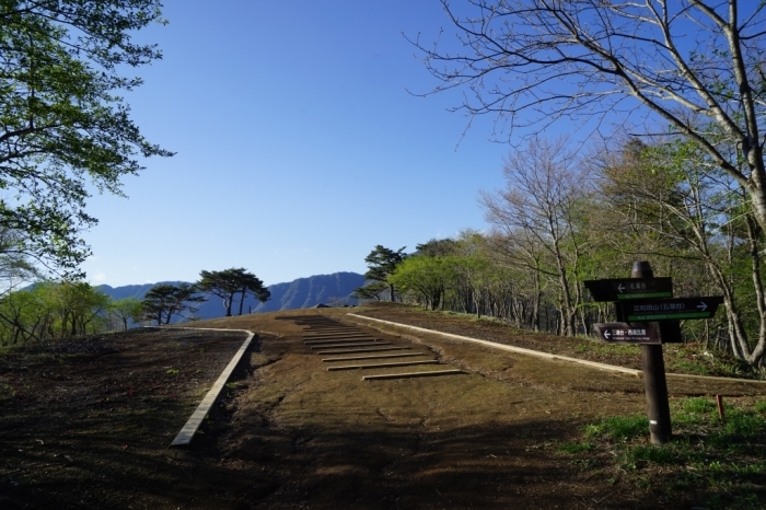 山友と巡る山梨百名山ツーリング＠足和田山　2016.04.29(金)_f0344554_21063601.jpg