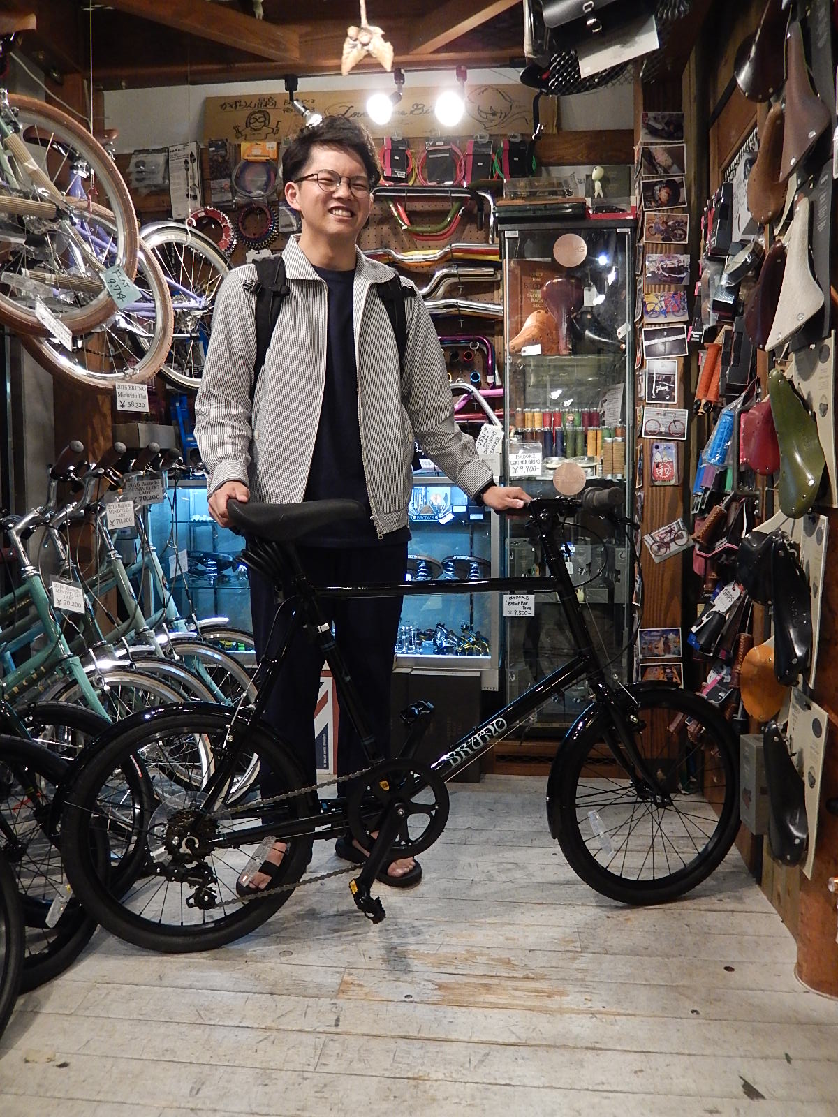 5月12日 渋谷 原宿 の自転車屋 FLAME bike前です_e0188759_18545146.jpg