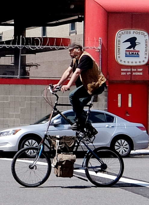 街角で見かける自転車も多様性あふれるニューヨーク_b0007805_23352516.jpg