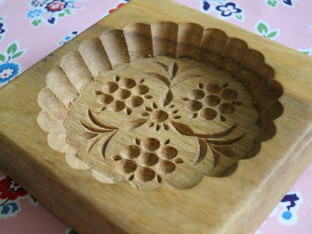 花模様のお菓子の木型 Der Liebling 蚤の市フリークの雑貨手帖2冊目 花模様のお菓子の木型 Der Liebling 蚤の市フリークの雑貨手帖2冊目