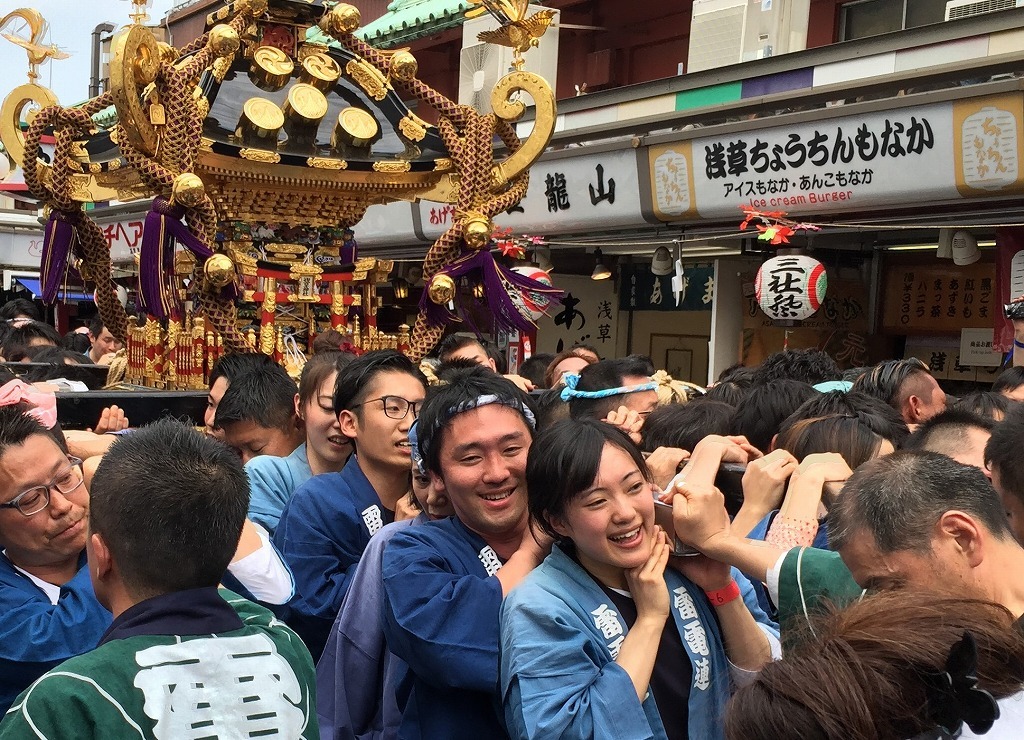 三社祭り_e0175614_09454517.jpg