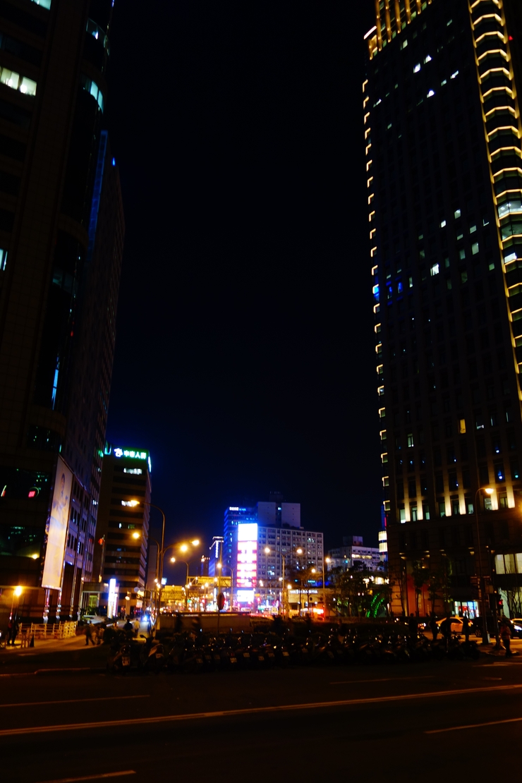 台湾へ行きタイワーン 3日目 11~台北101方面へ_a0287336_229522.jpg