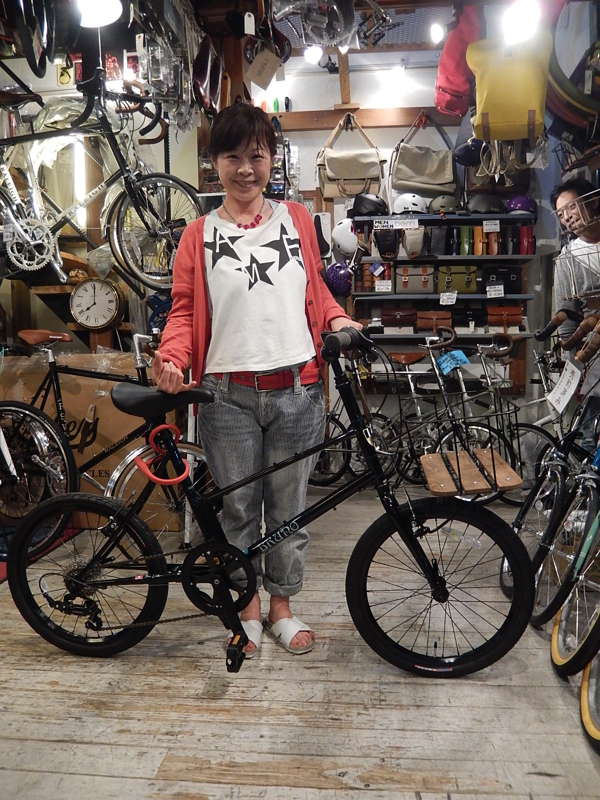 5月15日 渋谷 原宿 の自転車屋 FLAME bike前です_e0188759_1920455.jpg