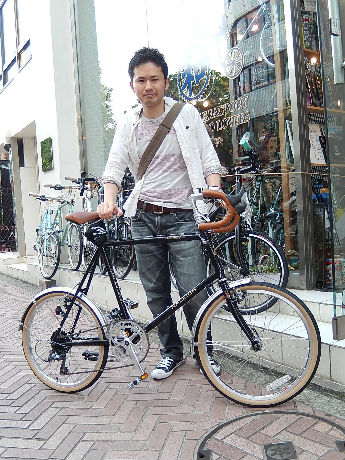 5月15日　渋谷　原宿　の自転車屋　FLAME bike前です_e0188759_1925119.jpg