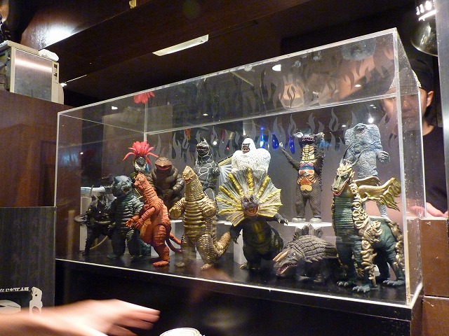 怪獣酒場 カウンターでドラコ待ち♪_b0166128_9113823.jpg
