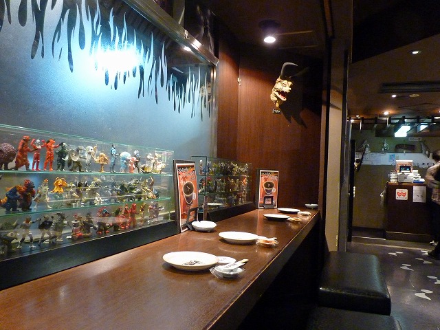 怪獣酒場 カウンターでドラコ待ち♪_b0166128_9115256.jpg