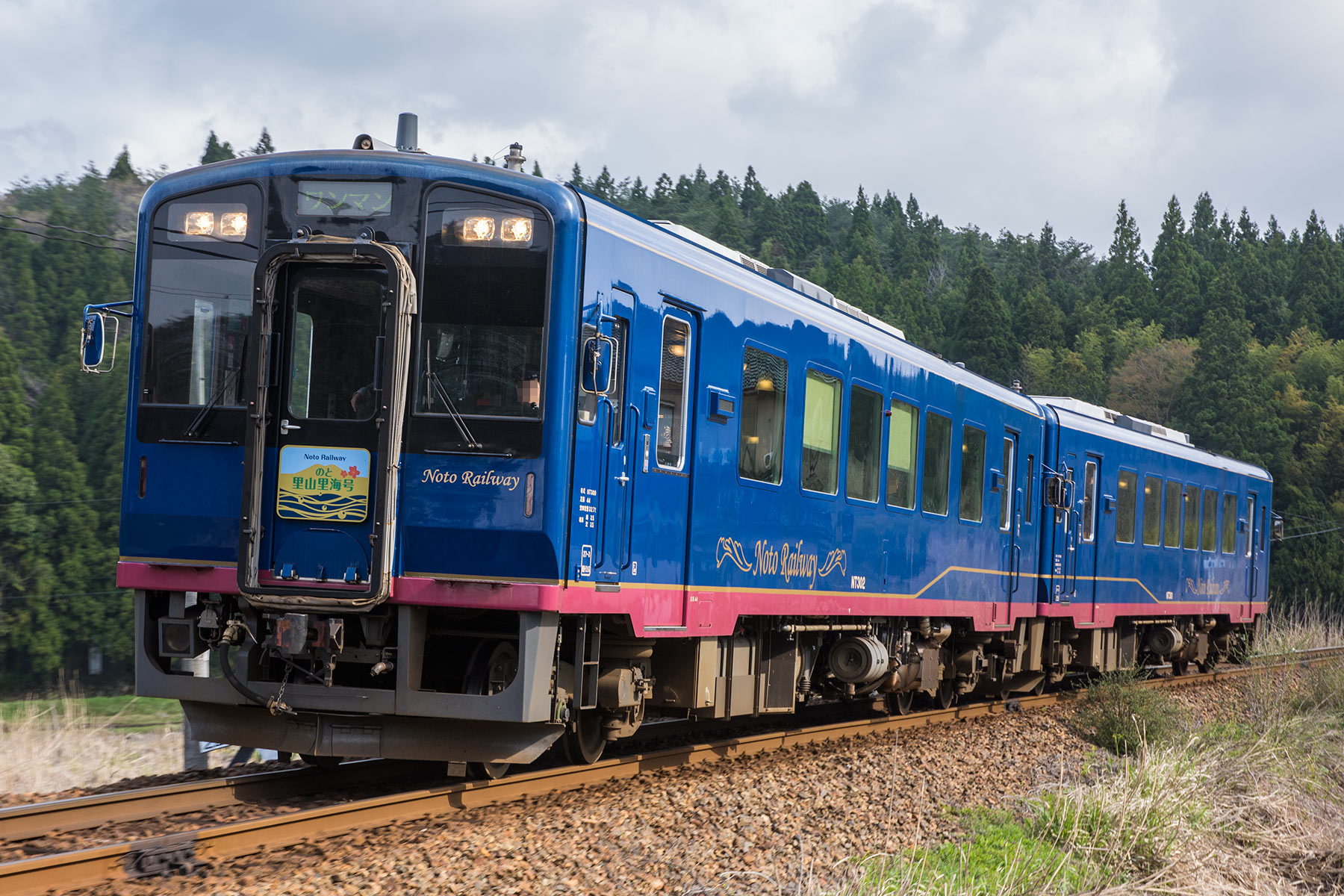 のと鉄道 NT300型 - 「のと里山里海号」_d0226909_21201894.jpg