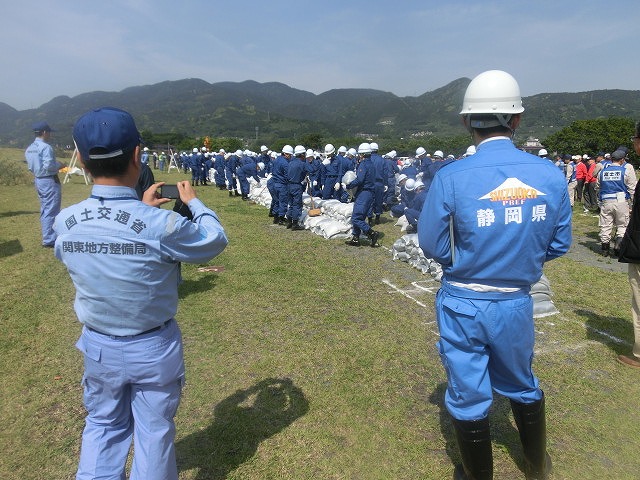 昨年9月の鬼怒川水害を思い出す中での28年度富士市水防訓練_f0141310_7583050.jpg