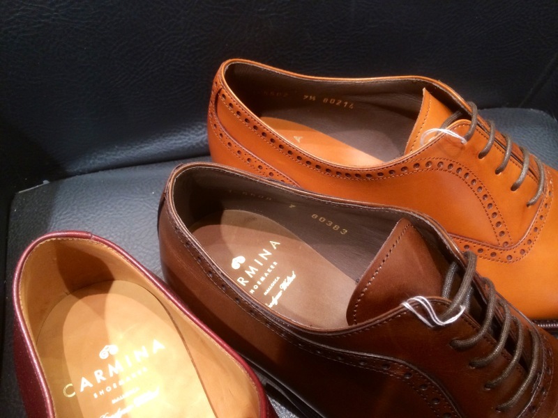 茶色のクリーム色々 シューケアマイスター靴磨き工房 三越日本橋本店 茶色のクリーム色々 シューケアマイスター靴磨き工房 三越日本橋本店