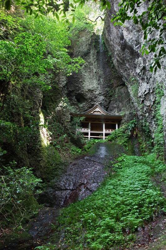 鰐淵寺と浮浪の滝_f0169147_2027839.jpg