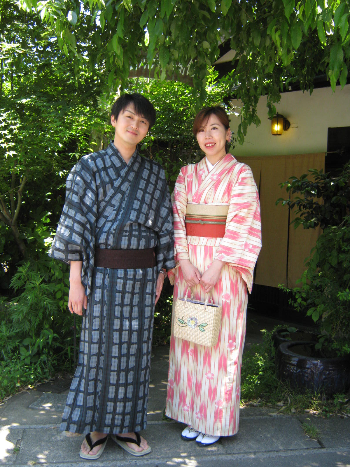 暑いです 男性は浴衣 お嬢様はお着物で 京都嵐山 着物レンタル 遊月 徒然日記 暑いです 男性は浴衣 お嬢様はお着物で 京都嵐山 着物レンタル 遊月 徒然日記