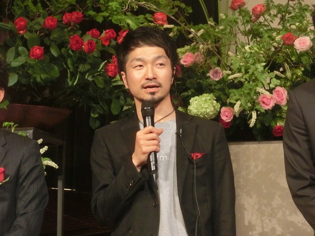 花で「想いの重さ」を表現するフラワーパフォーマンス集団「gram.」 ばらサミット in Fuji_f0141310_744383.jpg