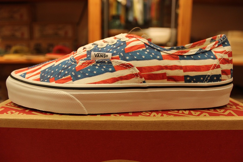 VANS ”星条旗柄 AUTHENTIC” ご紹介_f0191324_1136128.jpg