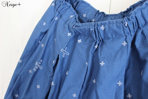 自分服４着目はロイヤルブルーのタックスカート＆ＤＩＹ小屋に大きな窓がつきました♪_f0023333_15060880.jpg
