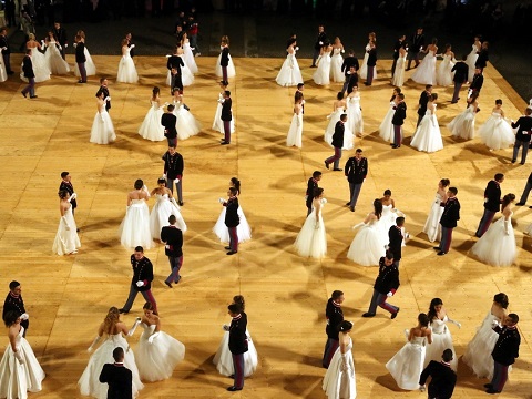 社交界デビューの舞踏会 Ballo Delle Debuttanti Al Palazzo Ducale エミリアからの便り