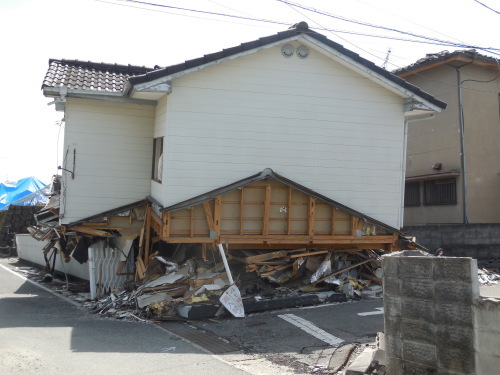 熊本地震１４　築年別②　新耐震基準と思われる家屋（築１５年程度以上）_e0356016_20320974.jpg