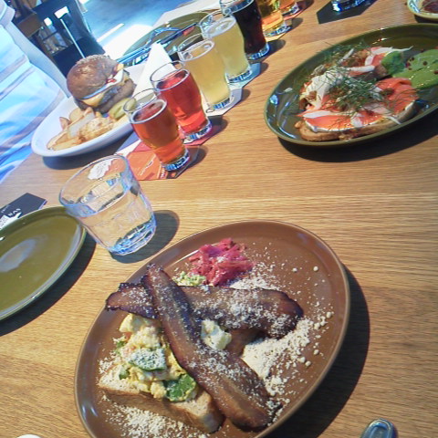 プレミアムな朝ごはんを_d0014133_612372.jpg