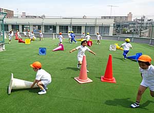 カラーコーン倒しゲーム!_e0325335_9324575.jpg