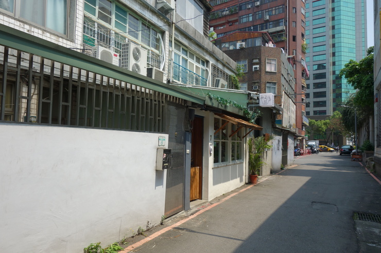 浪浪別哭 pet halfway house & cafe 台北市中山区/犬猫カフェ~台湾へ行きタイワーン 4日目 3_a0287336_20381974.jpg