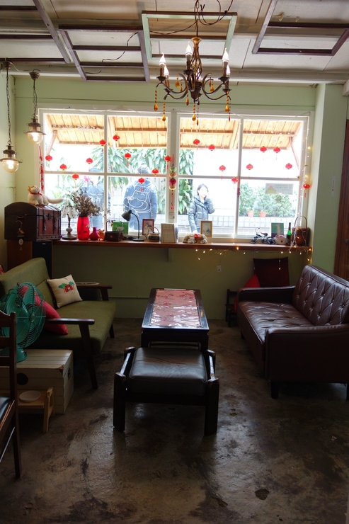 浪浪別哭 pet halfway house & cafe 台北市中山区/犬猫カフェ~台湾へ行きタイワーン 4日目 3_a0287336_2047339.jpg