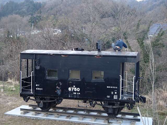 車掌車両・ほぼ原形に_e0008883_1544272.jpg