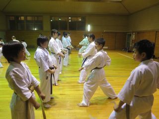 土曜日空手 YC琴似・八軒・宮の沢・麻生_c0118332_23561921.jpg