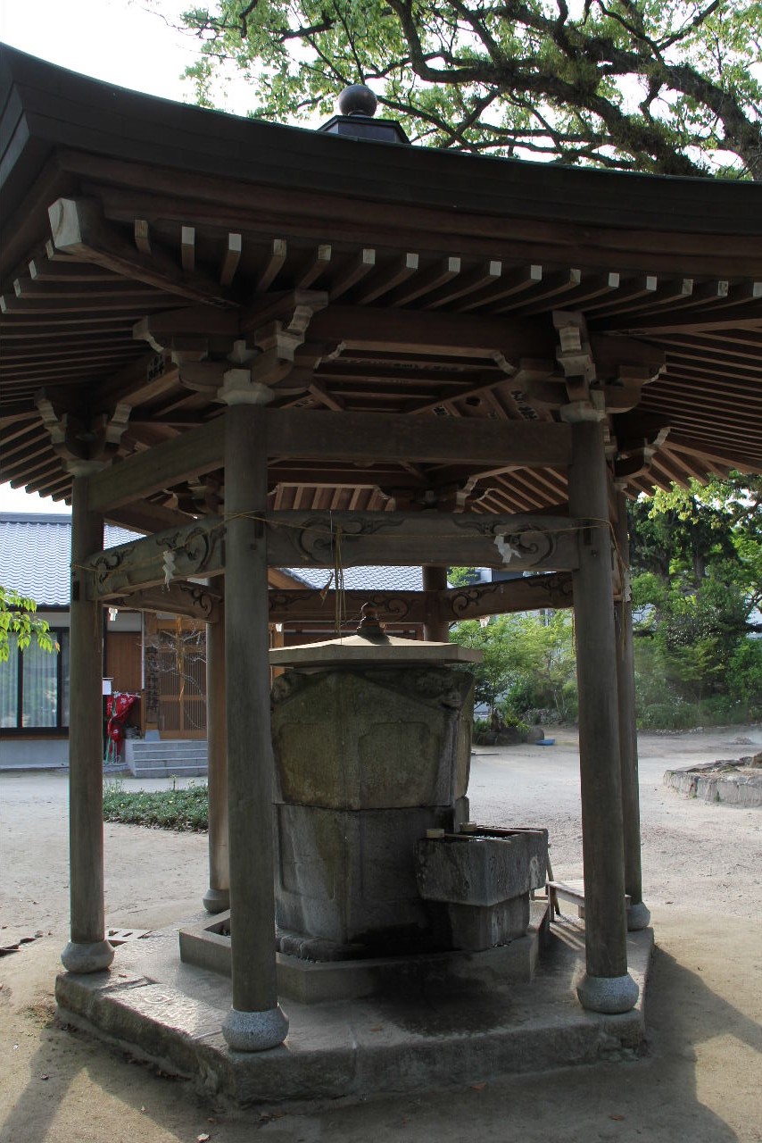 【與止日女神社】　肥前国一宮、欽明天皇二十五年創建の古社_c0011649_04426.jpg